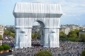 Pariz: Upakovana Trijumfalna kapija Pariz: Upakovana Trijumfalna kapija