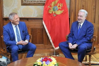 Krivokapić: Namjeravamo da uspostavimo crnogorsko-francusko odjeljenje u jednoj od srednjih škola Krivokapić: Namjeravamo da uspostavimo crnogorsko-francusko odjeljenje u jednoj od srednjih škola