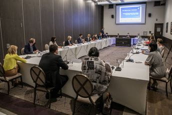 Norveška ulaže milion za razvoj malih preduzeća i unaprjeđenje ekosistema inovacija u Crnoj Gori Norveška ulaže milion za razvoj malih preduzeća i unaprjeđenje ekosistema inovacija u Crnoj Gori