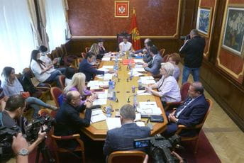 Ustavni odbor podržao Inicijativu o pokretanju postupka za Đukanovićevo razrješenje Ustavni odbor podržao Inicijativu o pokretanju postupka za Đukanovićevo razrješenje