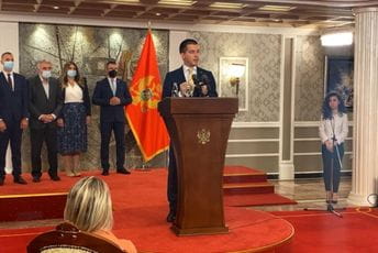 Bečić: Dogovor o rekonstrukciji Vlade moguć, cilj je politička stabilnost Bečić: Dogovor o rekonstrukciji Vlade moguć, cilj je politička stabilnost