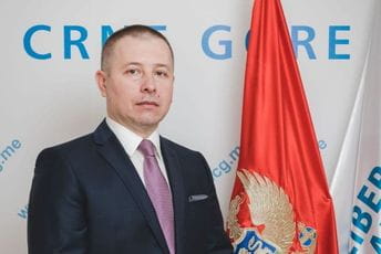 Rabrenović: Skupština ne radi ništa, jedina promjena koju su građani osjetili su suzavac i gumeni meci Rabrenović: Skupština ne radi ništa, jedina promjena koju su građani osjetili su suzavac i gumeni meci