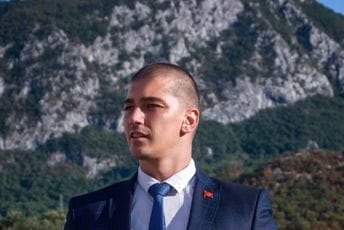 Popović: Mladima potrebno nešto što će im dati smjernicu za dalji tok razvoja svoje ličnosti Popović: Mladima potrebno nešto što će im dati smjernicu za dalji tok razvoja svoje ličnosti