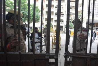 Indija: Najtraženiji kriminalac "izrešetan" u sudnici Indija: Najtraženiji kriminalac "izrešetan" u sudnici