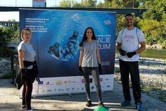 Zaposleni Telekoma učestvovali u čišćenju obale Morače Zaposleni Telekoma učestvovali u čišćenju obale Morače