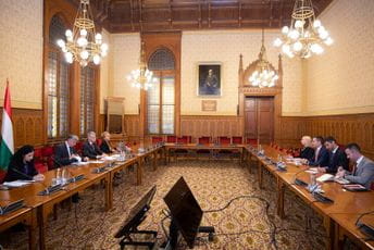 Kover Bečiću: Pomoći ćemo Crnoj Gori da se približi EU Kover Bečiću: Pomoći ćemo Crnoj Gori da se približi EU