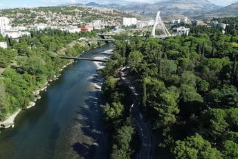 Bemax prikazao kako teku radovi na izgradnji šetališta uz Moraču i adaptaciji Njegoševog parka Bemax prikazao kako teku radovi na izgradnji šetališta uz Moraču i adaptaciji Njegoševog parka