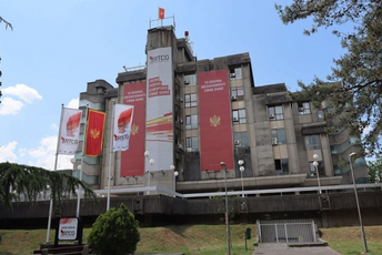 Zveckanje oružjem propagande Zveckanje oružjem propagande