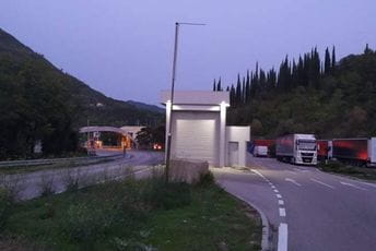 UP: Vraćena zastava na granični prelaz Debeli brijeg UP: Vraćena zastava na granični prelaz Debeli brijeg