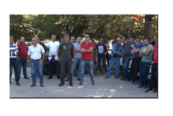 Radnici Željezare traže da se vrate na posao Radnici Željezare traže da se vrate na posao