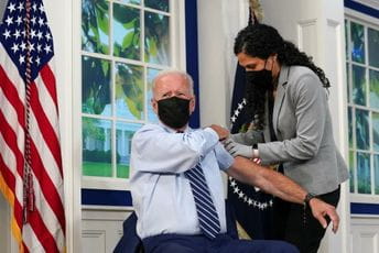 Bajden primio treću dozu vakcine protiv koronavirusa Bajden primio treću dozu vakcine protiv koronavirusa