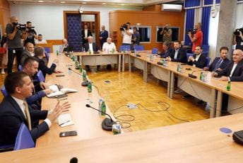 Rekonstrukcija na čekanju: U igri i promjena premijera, ali i izbori Sa sjednice VladSa sastanka parlamentarne većine