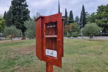 Postavljene mini biblioteke u podgoričkim parkovima Postavljene mini biblioteke u podgoričkim parkovima