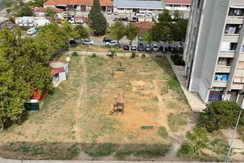 Vuković najavio rekonstrukciju još jednog igrališta Vuković najavio rekonstrukciju još jednog igrališta