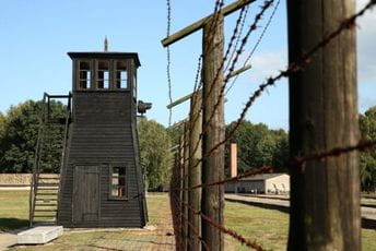 Sekretarka (96) nacističkog logora smrti pobjegla sa suđenja Sekretarka (96) nacističkog logora smrti pobjegla sa suđenja