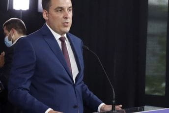 Vuković: (Auto)destrukcija Demokrata doživljava vrhunac, pozivam Bečića da se urazumi Vuković: (Auto)destrukcija Demokrata doživljava vrhunac, pozivam Bečića da se urazumi