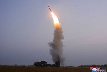 Sjeverna Koreja sinoć ispalila novu raketu: Pet puta brža od zvuka? Sjeverna Koreja sinoć ispalila novu raketu: Pet puta brža od zvuka?