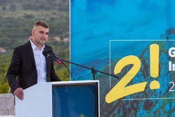 Negator genocida fotografijom želi prikriti prošlost Negator genocida fotografijom želi prikriti prošlost