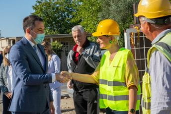 Vuković: Gradnja škole u Tološima ide po planu, prvi đaci naredne školske godine Vuković: Gradnja škole u Tološima ide po planu, prvi đaci naredne školske godine