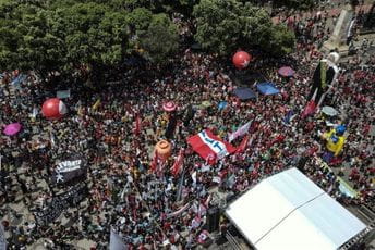 Brazilci ponovo izašli na ulice tražeći opoziv Bolsonara Brazilci ponovo izašli na ulice tražeći opoziv Bolsonara