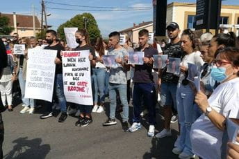 Masovni protest u Tuzima: Ovdje nema sigurnosti, ni kuća više nije sklonište Masovni protest u Tuzima: Ovdje nema sigurnosti, ni kuća više nije sklonište