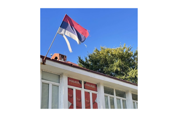 Umjesto crnogorske zastave vijori se trobojka Umjesto crnogorske zastave vijori se trobojka