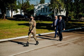 Abazović povodom Dana Vojske: Proevropsko opredjeljenje Crne Gore zajednički zaokružiti Abazović povodom Dana Vojske: Proevropsko opredjeljenje Crne Gore zajednički zaokružiti