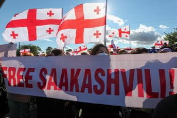 Demonstranti ispred zatvora, traže oslobađanje Sakašvilija Demonstranti ispred zatvora, traže oslobađanje Sakašvilija