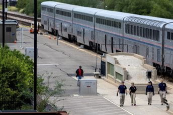 Filmska akcija u vozu: Agent DEA ubijen tokom pucnjave u Arizoni Filmska akcija u vozu: Agent DEA ubijen tokom pucnjave u Arizoni