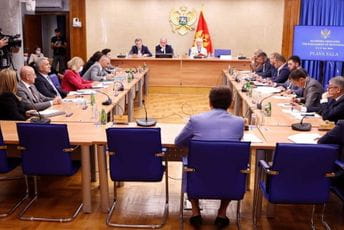 Neko od članova Odbora medijima dostavlja podatke, nadležni da reaguju Neko od članova Odbora medijima dostavlja podatke, nadležni da reaguju