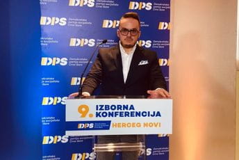 Pavićević: Ko o čemu, Demokrate o časti i poštenju Pavićević: Ko o čemu, Demokrate o časti i poštenju