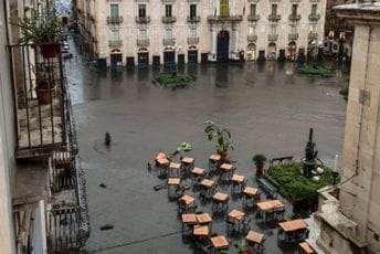 Sicilija: Izlile se rijeke, oštećene kuće, putevi zatvoreni Sicilija: Izlile se rijeke, oštećene kuće, putevi zatvoreni