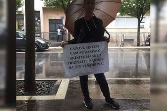 Podgoričanka protestovala ispred Vlade zbog institucionalnog i porodičnog nasilja Podgoričanka protestovala ispred Vlade zbog institucionalnog i porodičnog nasilja