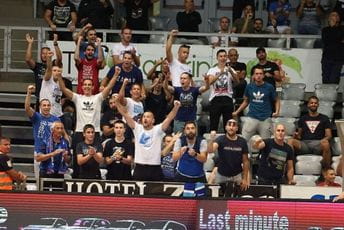 Kazna za skandiranje "Ubij Srbina", "Slovenačko g***o" i "Cigani" 2.500 eura Kazna za skandiranje "Ubij Srbina", "Slovenačko g***o" i "Cigani" 2.500 eura