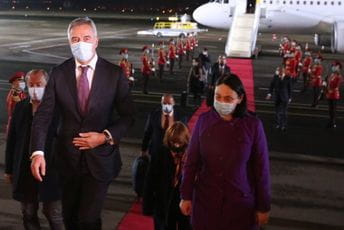 Đukanović doputovao u zvaničnu posjetu Gruziji Đukanović doputovao u zvaničnu posjetu Gruziji