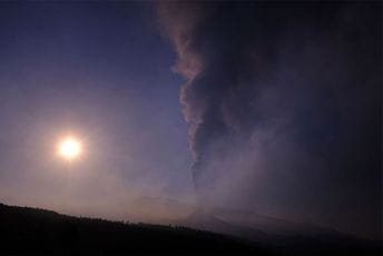 Zatvoren aerodrom na La Palmi zbog vulkanskog pepela Zatvoren aerodrom na La Palmi zbog vulkanskog pepela