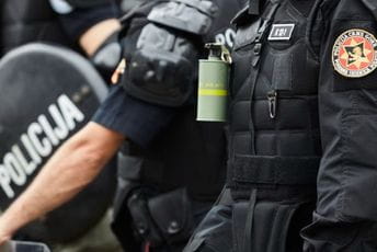 Policajcima naređeno da pripreme intervencijsku opremu za četvrtak i petak Policajcima naređeno da pripreme intervencijsku opremu za četvrtak i petak