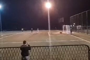 Nevjerovatna scena: Golman prerano počeo sa slavljem (VIDEO) Nevjerovatna scena: Golman prerano počeo sa slavljem (VIDEO)