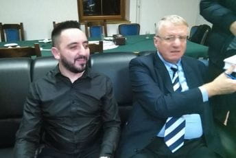 Šešeljevac i negator crnogosrkog jezika direktor škole u Pljevljima Šešeljevac i negator crnogosrkog jezika direktor škole u Pljevljima