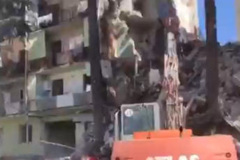 Urušila se zgrada u Gruziji: Ljudi zarobljeni u ruševinama, ima mrtvih Urušila se zgrada u Gruziji: Ljudi zarobljeni u ruševinama, ima mrtvih