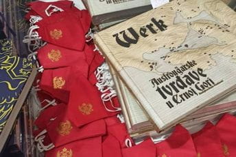 Pokloni na štandu Pobjede Pokloni na štandu Pobjede