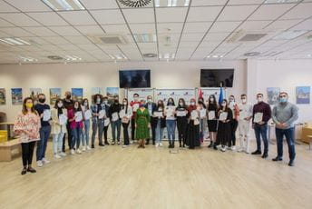 Dodijeljene diplome polaznicima Online škole o evropskom demokratskom građanstvu Dodijeljene diplome polaznicima Online škole o evropskom demokratskom građanstvu