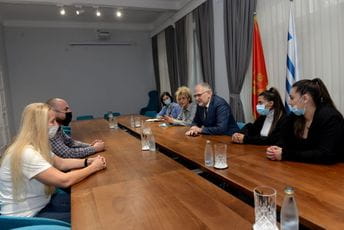 Donacija kompanije SBBET uručena Sekretarijatu za socijalno staranje Donacija kompanije SBBET uručena Sekretarijatu za socijalno staranje