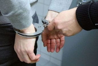 U Herceg Novom uhapšen državljanin Njemačke: Vrijeđao i omalovažavao policajku, kažnjen sa 1.500 eura U Herceg Novom uhapšen državljanin Njemačke: Vrijeđao i omalovažavao policajku, kažnjen sa 1.500 eura