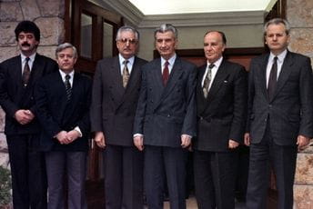 Borat na sceni, „crkva“ u backstageu Borat na sceni, „crkva“ u backstageu