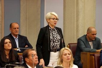 Božović: Premijer da se ne krije iza svojih ministara i da uspostavi kontakt sa realnošću Božović: Premijer da se ne krije iza svojih ministara i da uspostavi kontakt sa realnošću