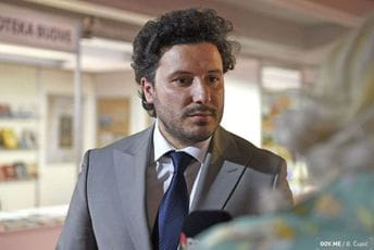 Abazović: Građani da ne budu taoci želje za funkcijama pojedinaca Abazović: Građani da ne budu taoci želje za funkcijama pojedinaca