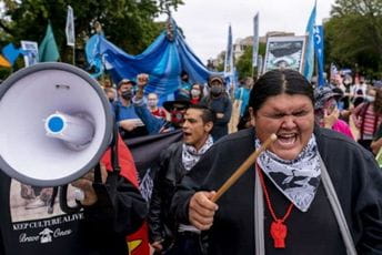 Poziv Bajdenu da stopira sve projekte vezane za naftu Poziv Bajdenu da stopira sve projekte vezane za naftu