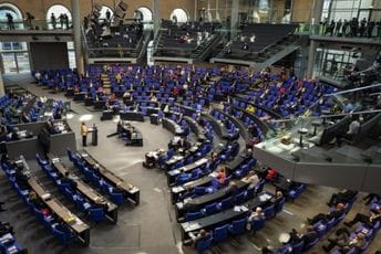 DW: U Bundestagu kao u učionici - liberali neće da sjede pored desničara DW: U Bundestagu kao u učionici - liberali neće da sjede pored desničara