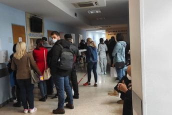 Najviše pacijenata ispred vrata hirurške ambulante Najviše pacijenata ispred vrata hirurške ambulante